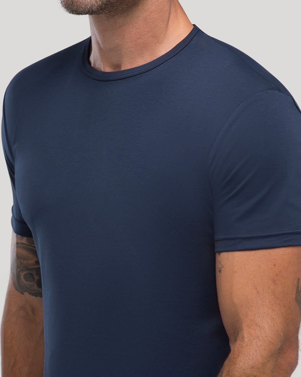 PLAYERA CREW CURVE-HEM PREMIUM