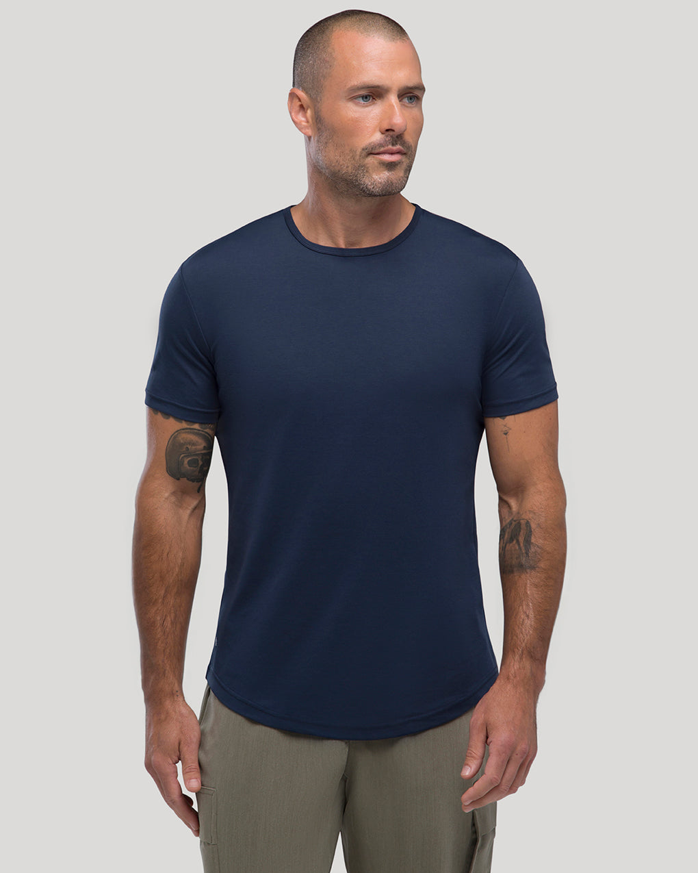 PLAYERA CREW CURVE-HEM PREMIUM