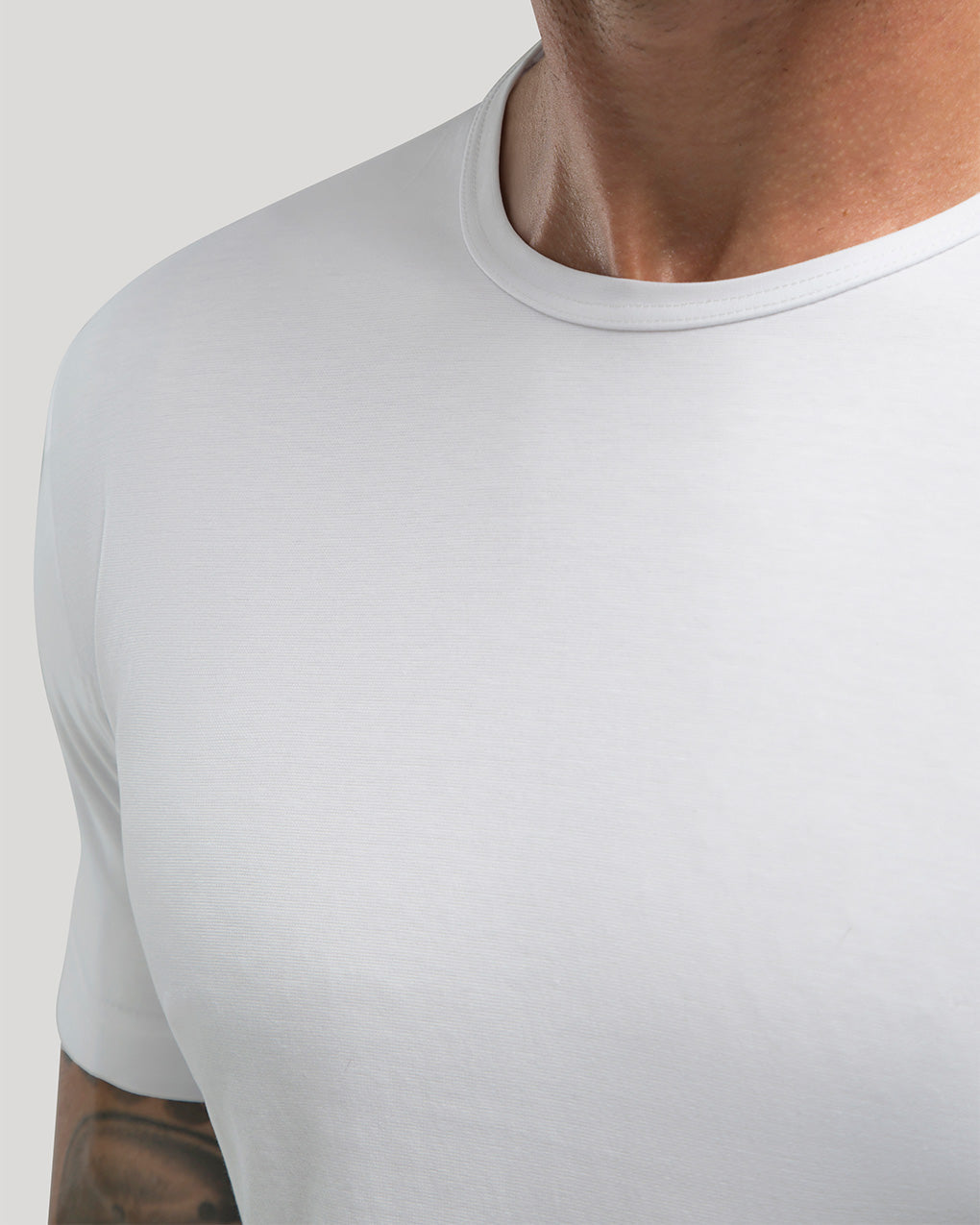 PLAYERA CREW SPLIT-HEM CONFORT